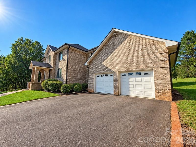 5980 Willowbottom Rd, Hickory, NC 28602