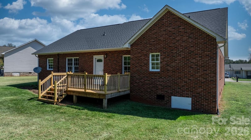 1420 Farmington Hills Dr, Conover, NC 28613