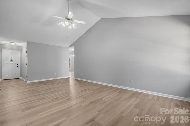 1420 Farmington Hills Dr, Conover, NC 28613