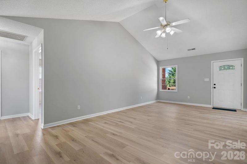 1420 Farmington Hills Dr, Conover, NC 28613