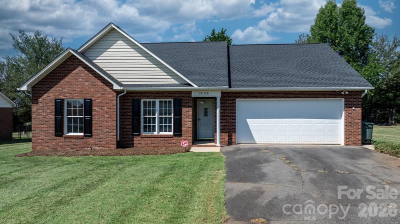 1420 Farmington Hills Dr, Conover, NC 28613