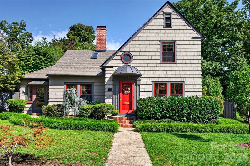 109 1st St, Black Mountain, NC 28711