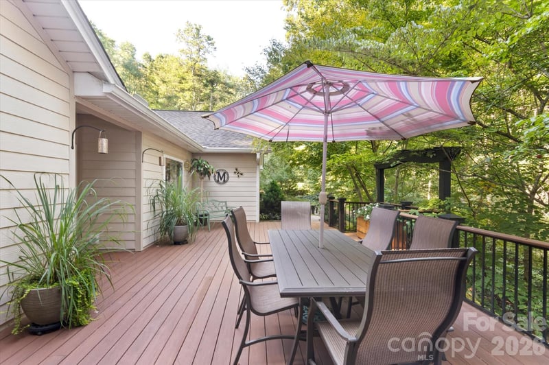 300 Caroline Ln, Pisgah Forest, NC 28768