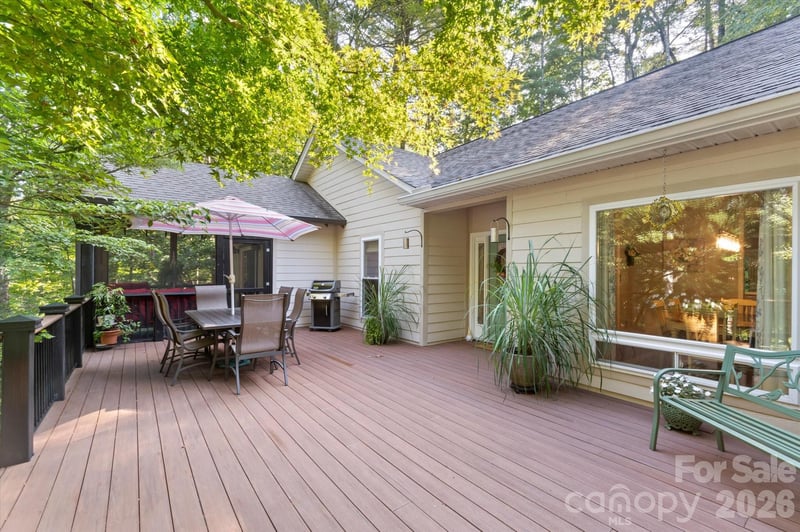 300 Caroline Ln, Pisgah Forest, NC 28768