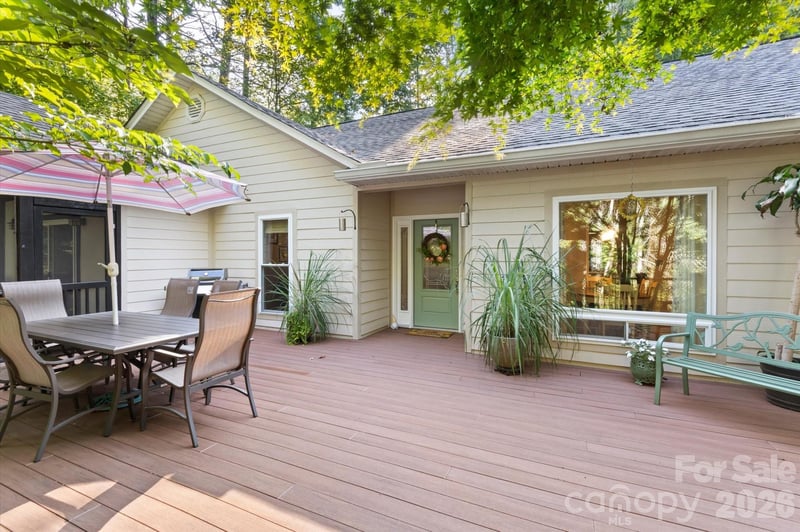 300 Caroline Ln, Pisgah Forest, NC 28768