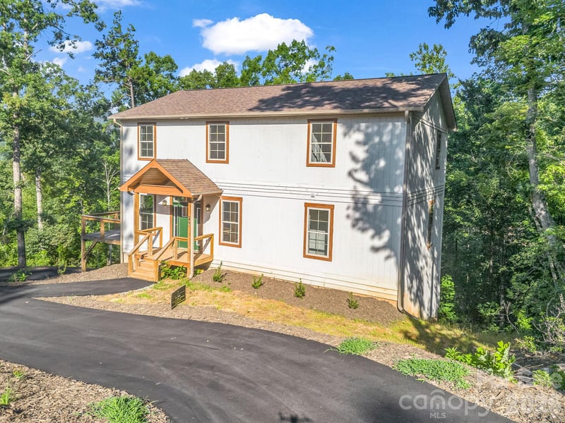 136 Pierpoint Dr, Lake Lure, NC 28746