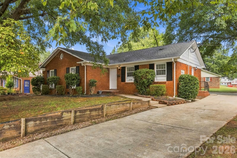 4700 Woodway Pl, Charlotte, NC 28208
