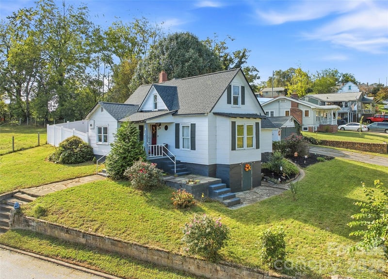 159 Ballew St, Canton, NC 28716