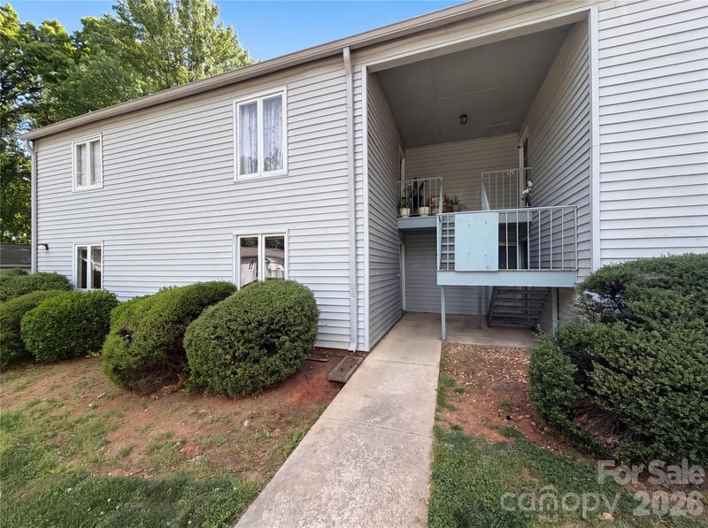 2020 Stoney Point Ln, Charlotte, NC 28210