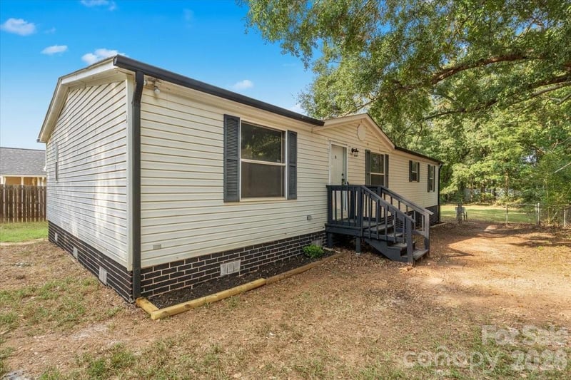 109 Puett Dr, Dallas, NC 28034