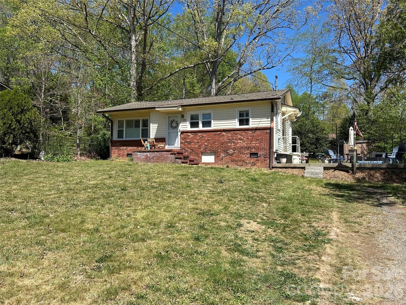 110 9th St, Black Mountain, NC 28711