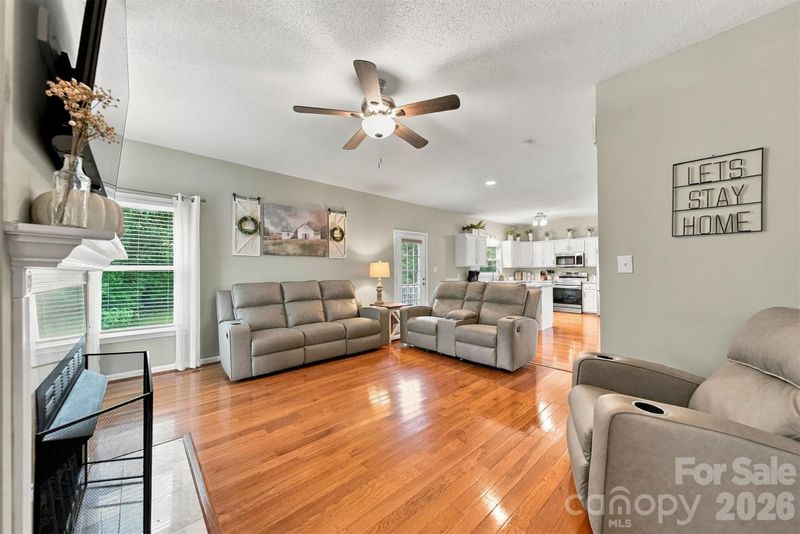 6057 Gold Creek Estate Dr, Hickory, NC 28601