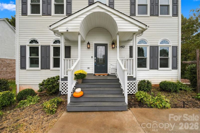 6057 Gold Creek Estate Dr, Hickory, NC 28601