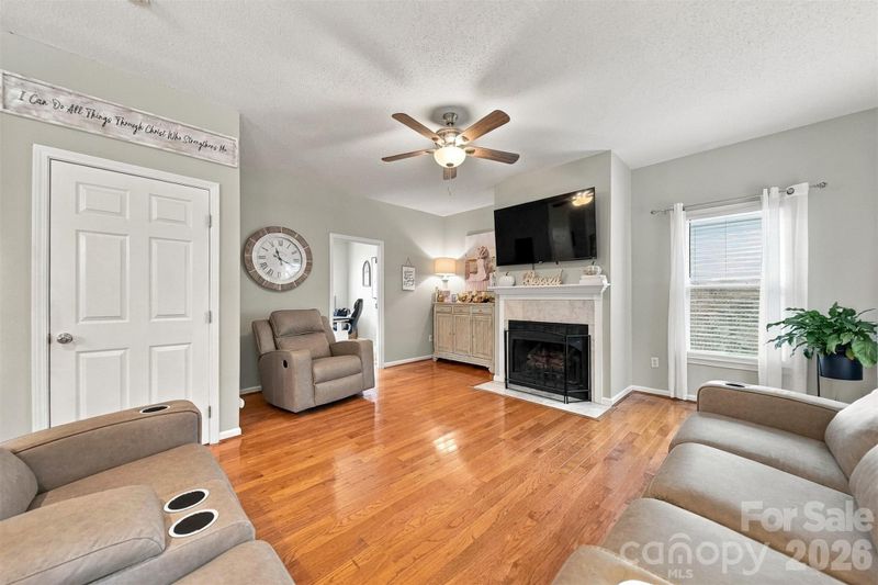 6057 Gold Creek Estate Dr, Hickory, NC 28601