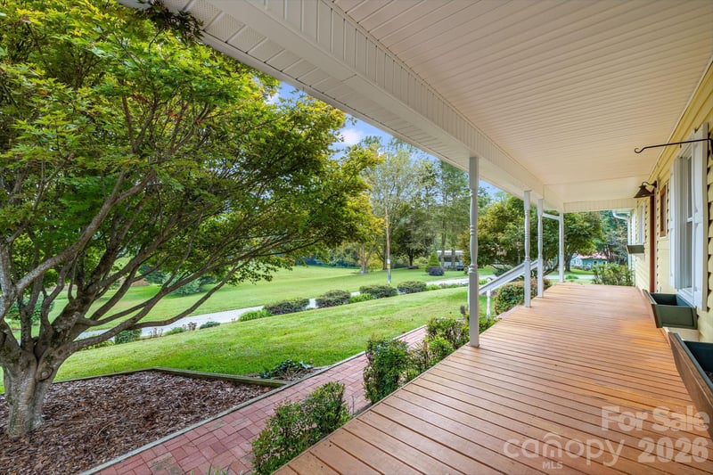 53 Armstrong Rd, Etowah, NC 28729