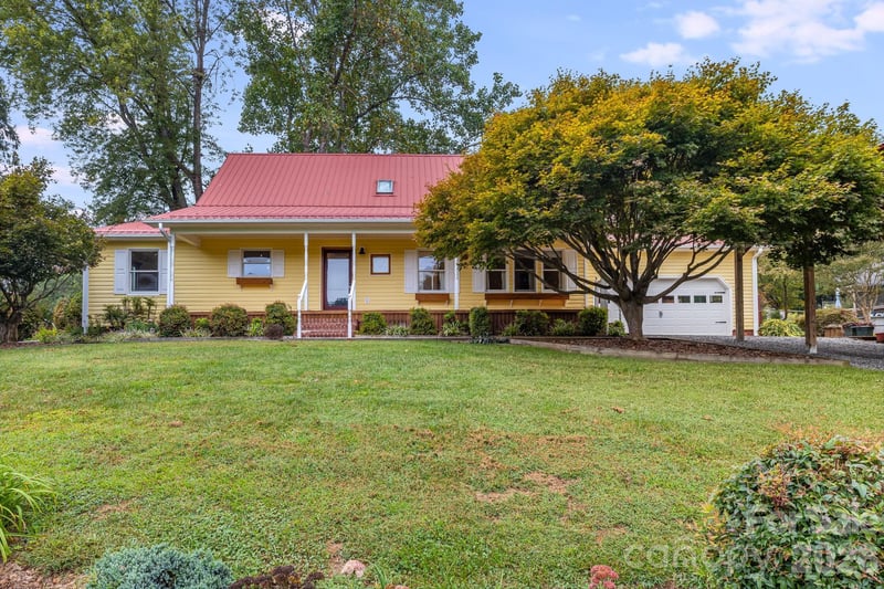 53 Armstrong Rd, Etowah, NC 28729