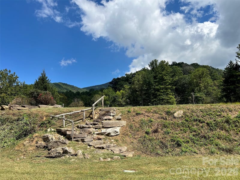 000 Shining Rock Dr #2, Canton, NC 28716