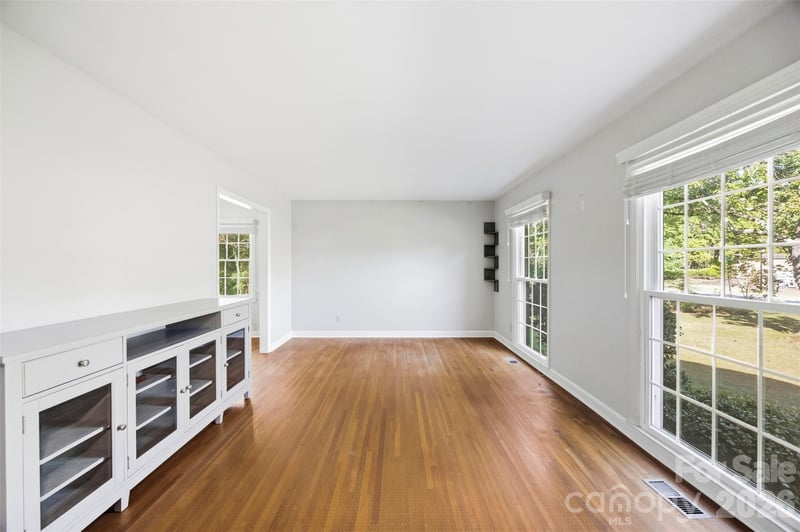9100 Sandburg Ave, Charlotte, NC 28213