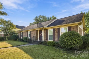 9100 Sandburg Ave, Charlotte, NC 28213