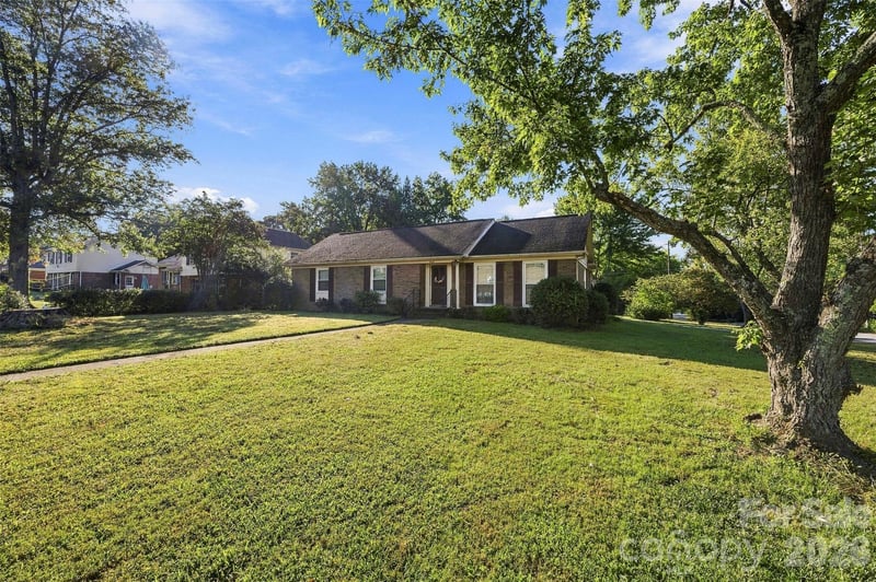 9100 Sandburg Ave, Charlotte, NC 28213