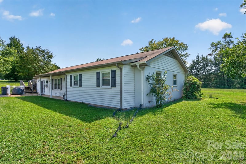 201 Cedarcrest Dr, Mooresville, NC 28115