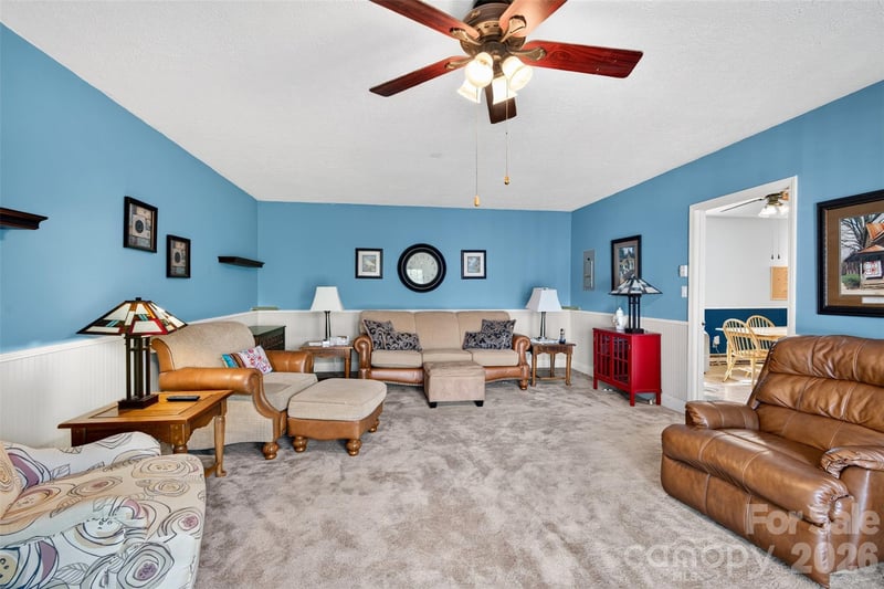 201 Cedarcrest Dr, Mooresville, NC 28115