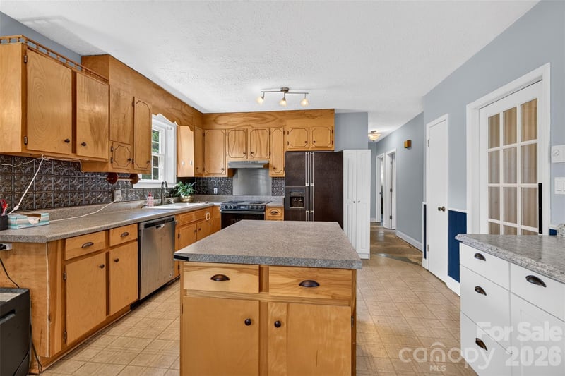 201 Cedarcrest Dr, Mooresville, NC 28115