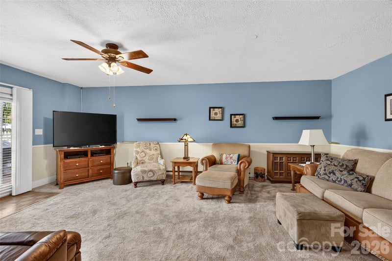 201 Cedarcrest Dr, Mooresville, NC 28115