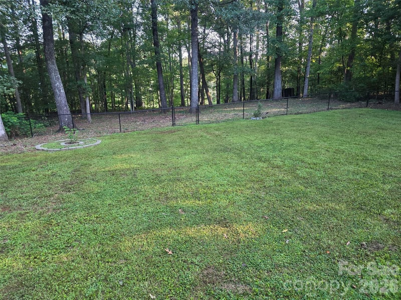 1190 Landsdowne Dr, Conover, NC 28613