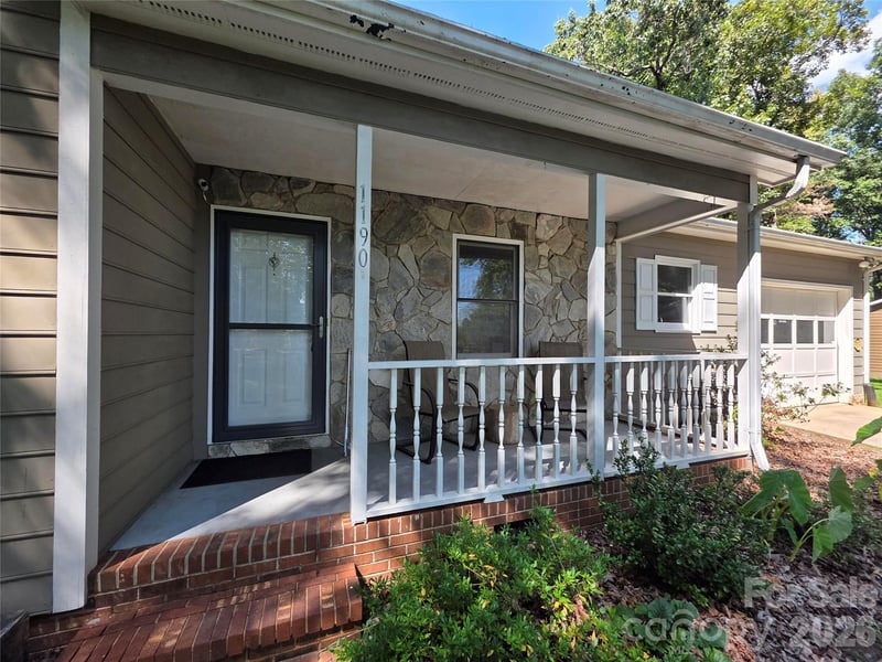 1190 Landsdowne Dr, Conover, NC 28613