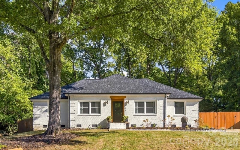 1142 Fox Run Dr, Charlotte, NC 28212