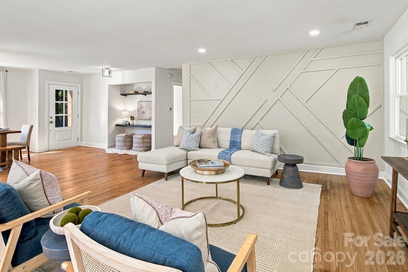1142 Fox Run Dr, Charlotte, NC 28212