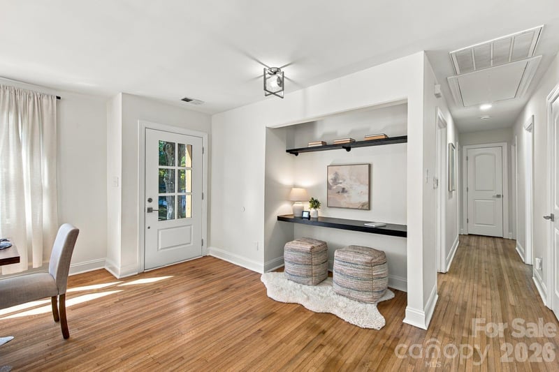 1142 Fox Run Dr, Charlotte, NC 28212