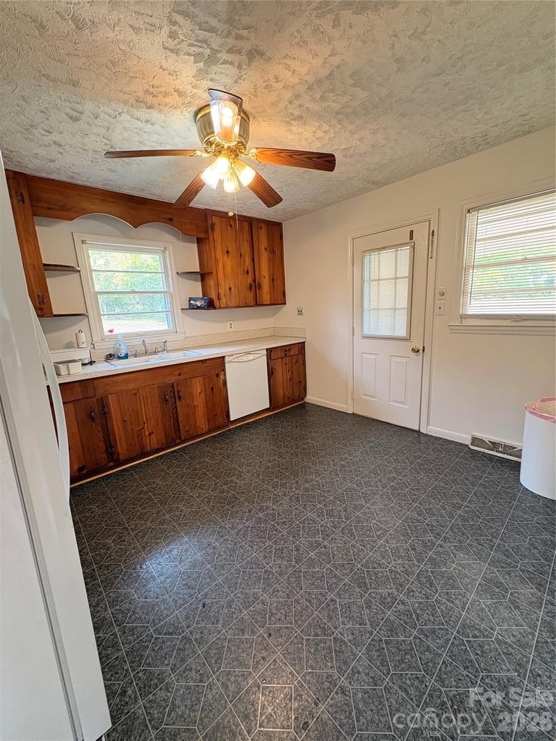 204 W Nims Ave, Mount Holly, NC 28120