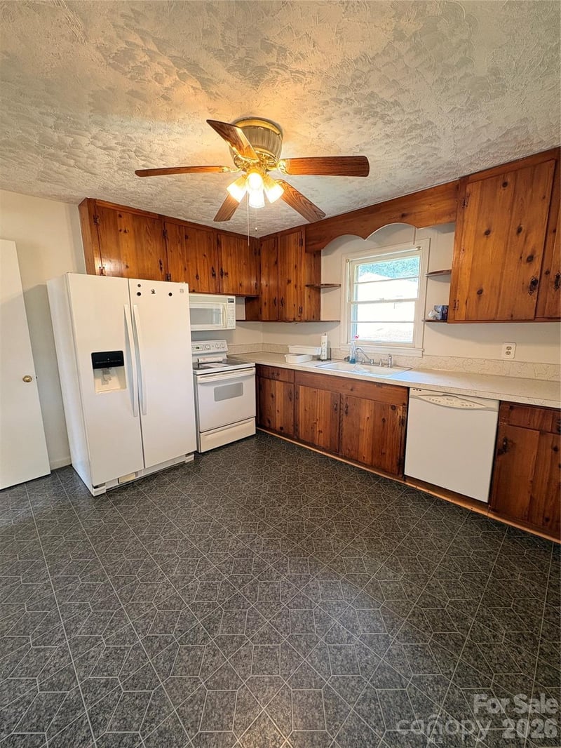 204 W Nims Ave, Mount Holly, NC 28120