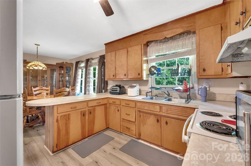 5301 Dellinger Cir, Cherryville, NC 28021