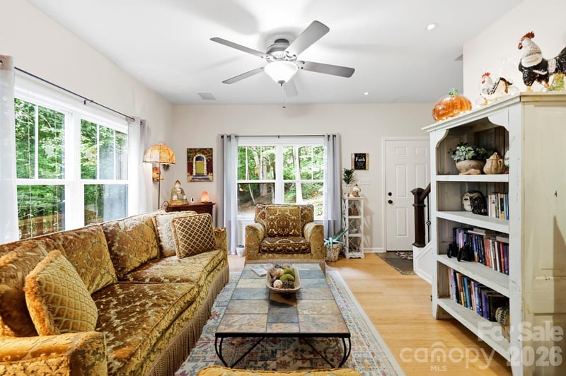 11 Old Patton Hill Rd, Swannanoa, NC 28778