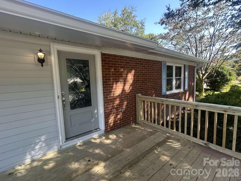 1225 Pinebrook Cir, Hendersonville, NC 28739