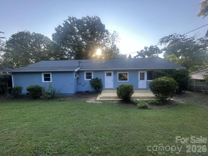 1225 Pinebrook Cir, Hendersonville, NC 28739