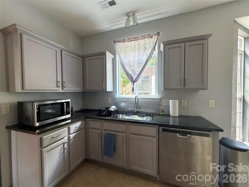 9541 Green Apple Dr, Charlotte, NC 28215