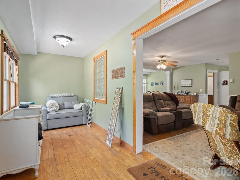 885 Rustic Heights Rd, Waynesville, NC 28785