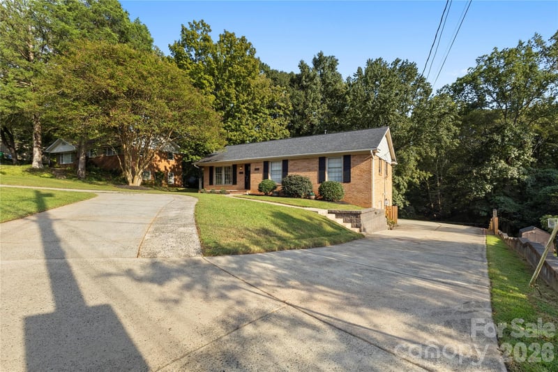6623 Brookcrest Dr, Charlotte, NC 28210