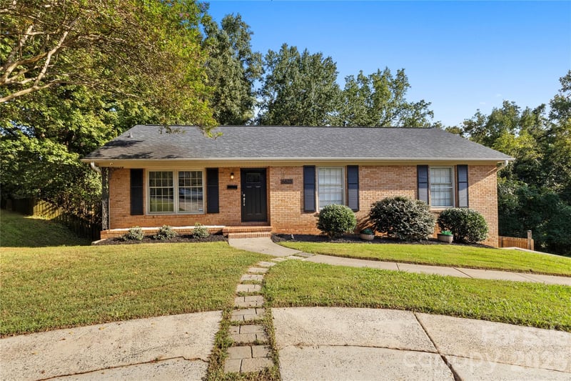 6623 Brookcrest Dr, Charlotte, NC 28210