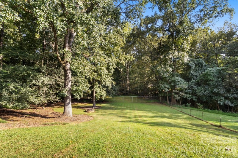 6623 Brookcrest Dr, Charlotte, NC 28210