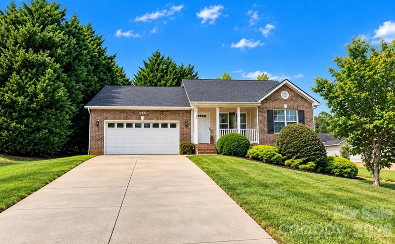 215 Pine Meadows Cir, Hickory, NC 28601
