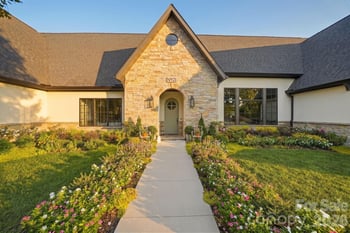 21 Evian Ct, Asheville, NC 28804