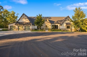 21 Evian Ct, Asheville, NC 28804