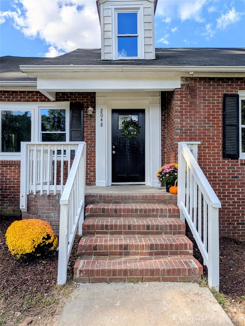 2048 Simmons St, Gastonia, NC 28052