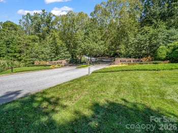 504 Barrington Dr, Asheville, NC 28803