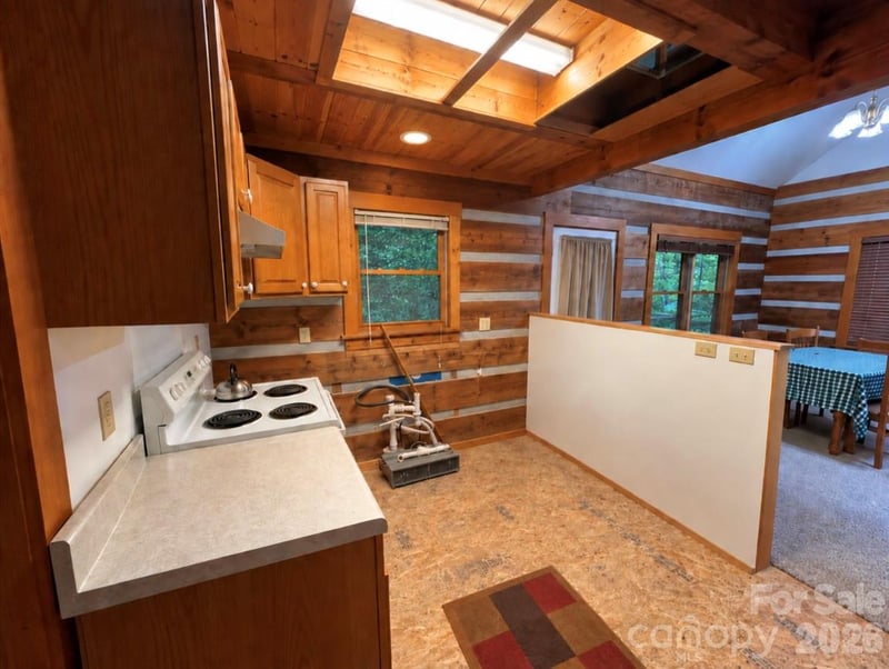 100 Creek Bend Rd, Waynesville, NC 28786